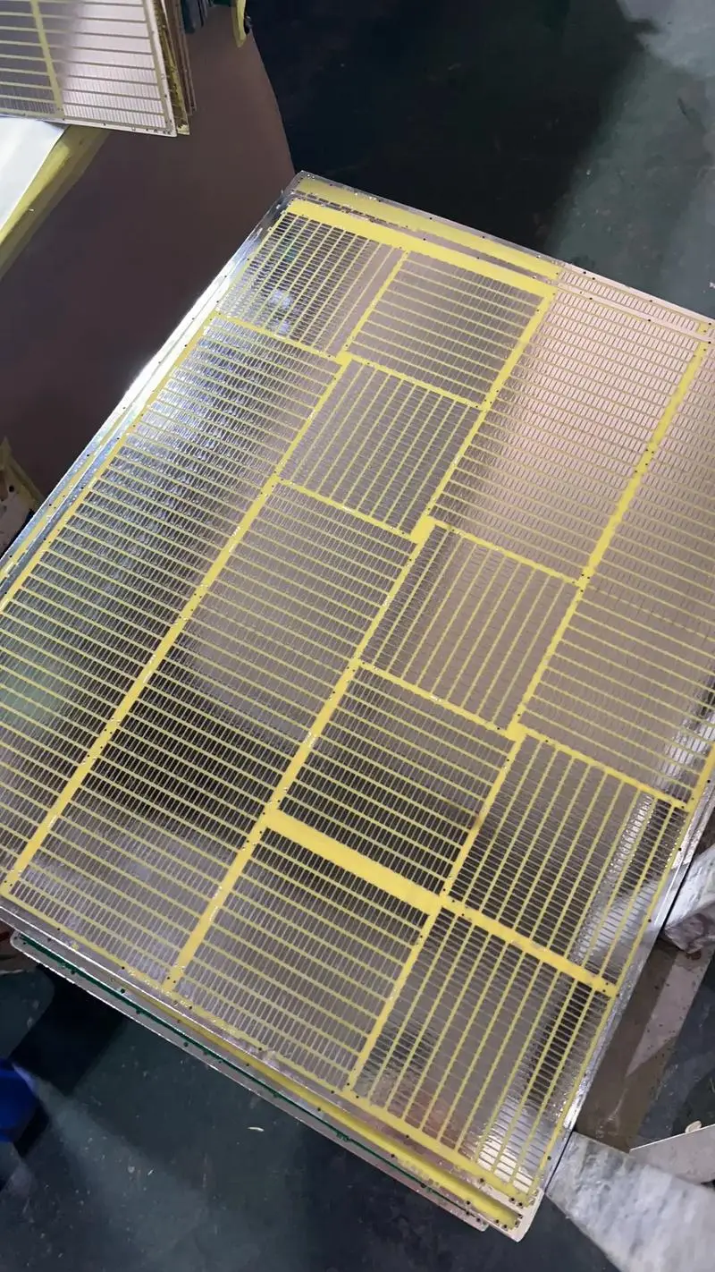 Avoiding Substrate Wrinkling and Delamination During Cutting of Ultra-Thin FR-4 Substrates (Thickness < 0.2mm)