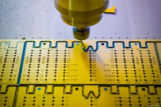 Alignment Accuracy and Pretreatment Steps in the Lamination Process of Multilayer PCBs