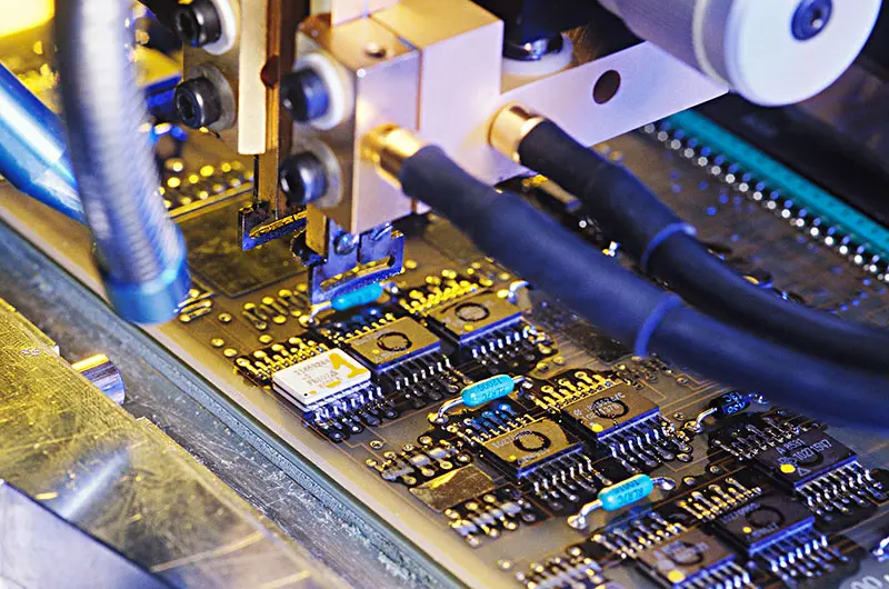 Simulating EMI Radiation Hotspots at PCB Edges