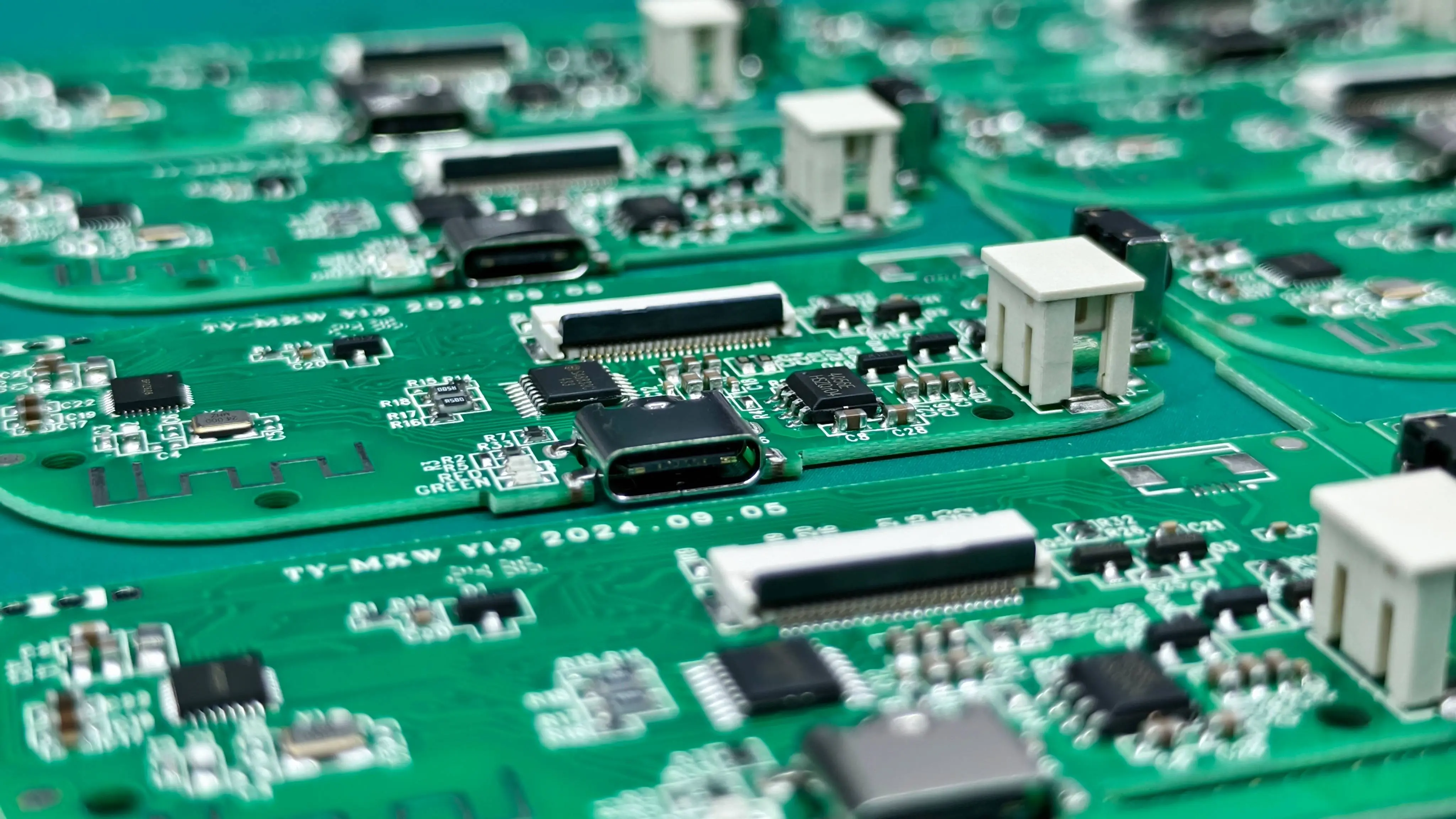 Optimal Pad Aspect Ratio (Length-to-Width) for 0201 Ultra-Small Components to Prevent Placement Misalignment